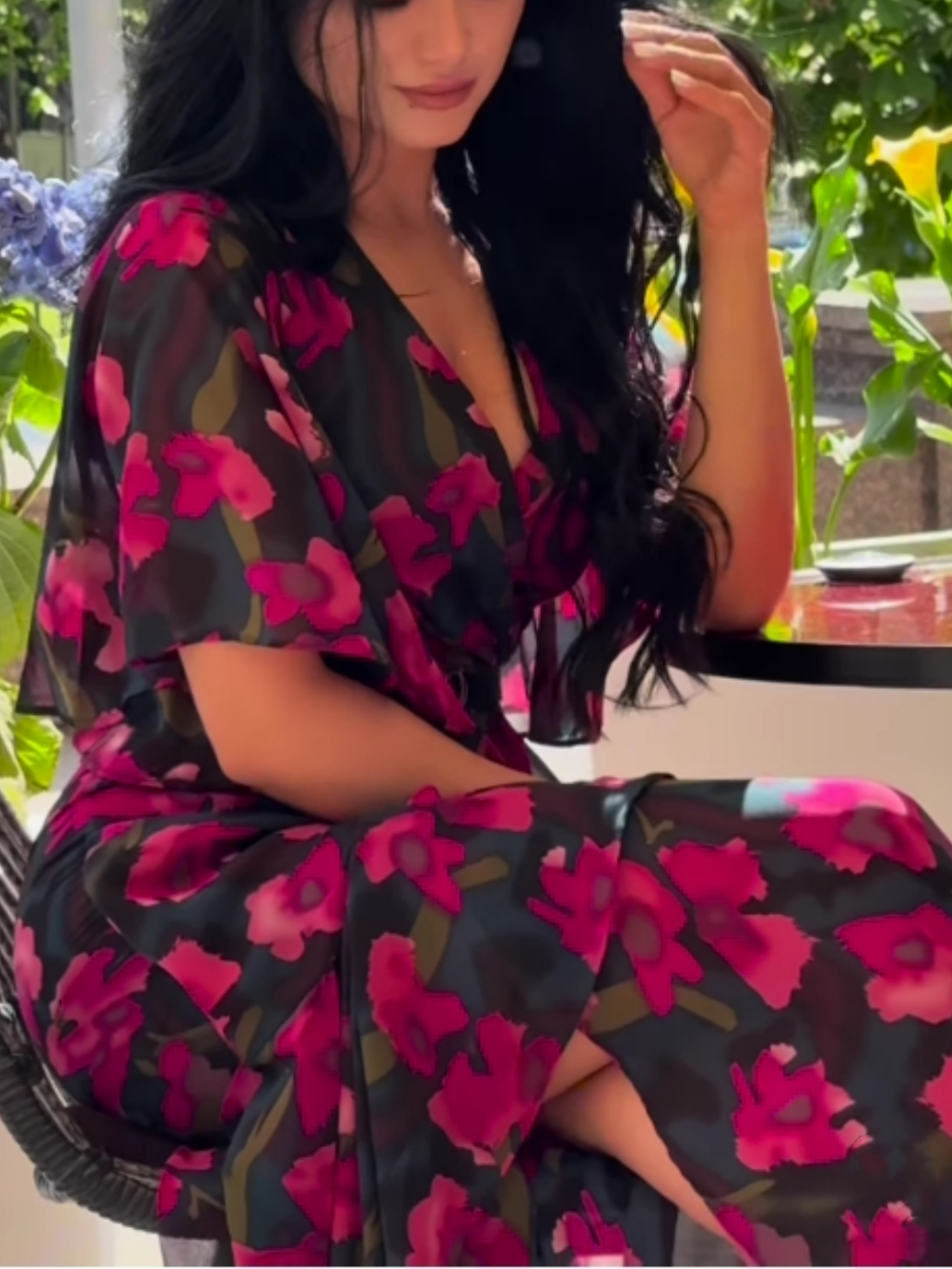 Laurie | Retro V-neck trumpet sleeve printed dress
