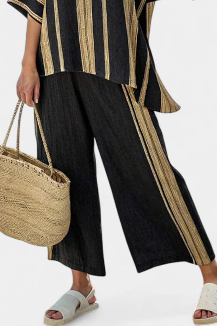 Veronica – oversized striped top and relaxed linen pants